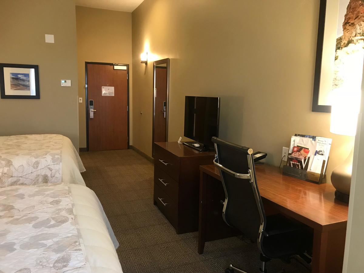 Hotel Heartland And Wheatland