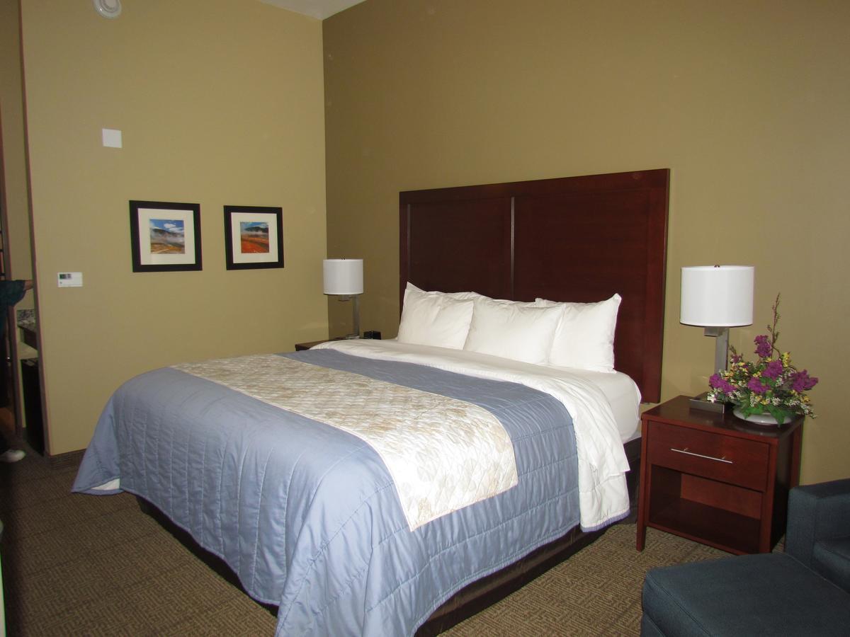 Hotel Heartland And Wheatland